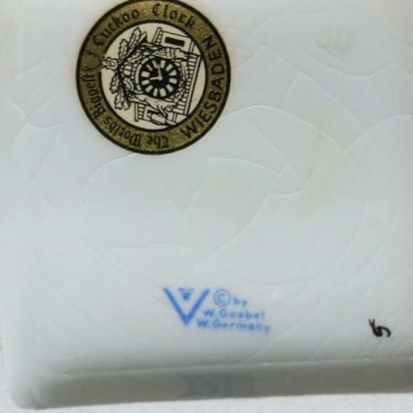 Hummel Goebel Vtg Figurine "Kiss Me" Girl With Doll '6' - Picture 4 of 10